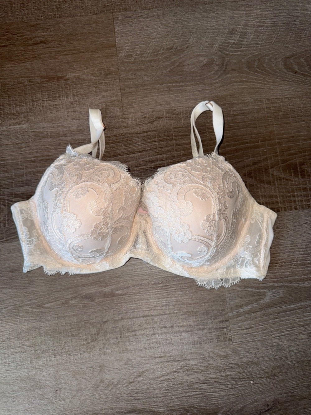 Victoria’s Secret Lace Underwire Balconette Bra - Light Cream Sz 40C